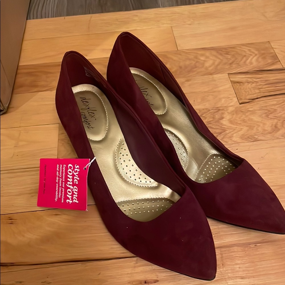 Burgundy Pointed-Toe pumps